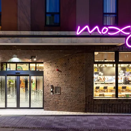 Moxy 3*