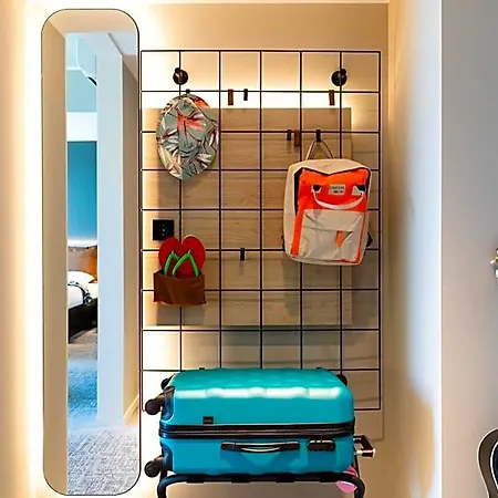 Moxy 3*
