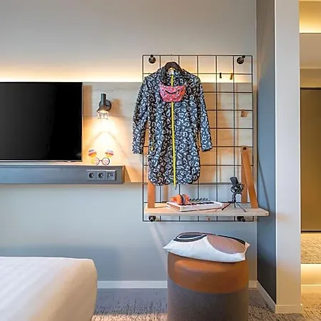 Moxy 3*
