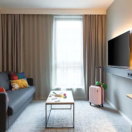 Moxy 3*