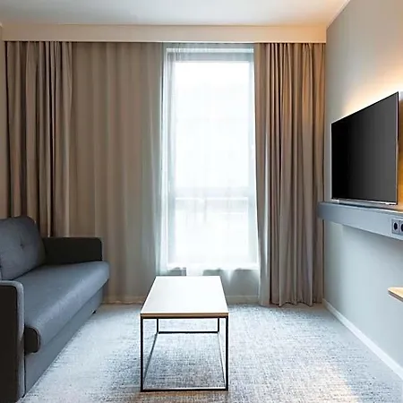 Moxy 3*